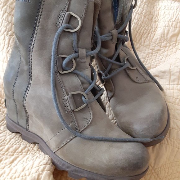 Sorel Boots 7.5 - Picture 2 of 5